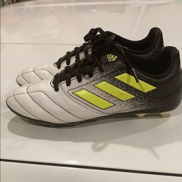 ❌1 hr sale ❌Adidas soccer shoes - Picture 2 of 5